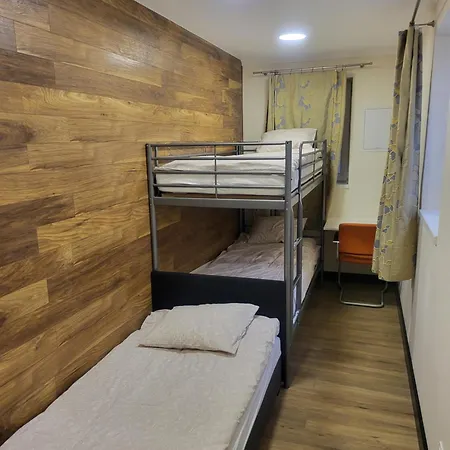 호스텔 Rooms4rest Bokserska - Private For Tourists